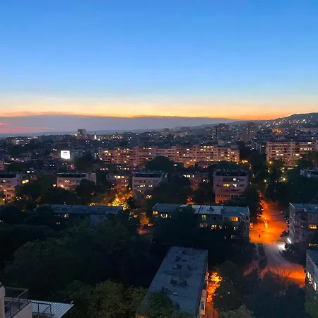 апартамент Flowers Apartment Varna